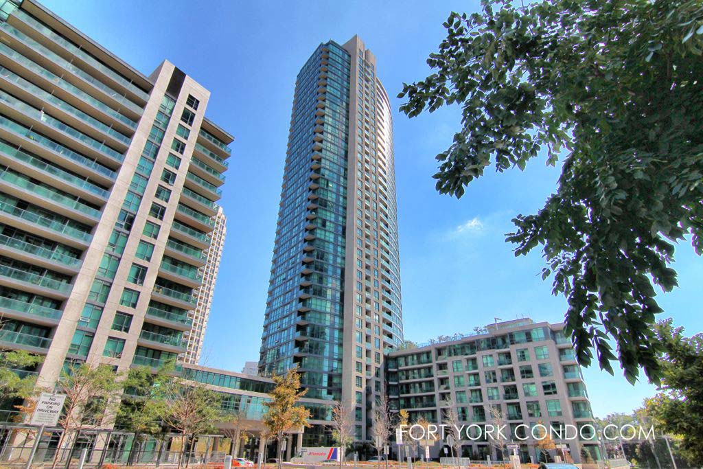 215 Fort York Blvd